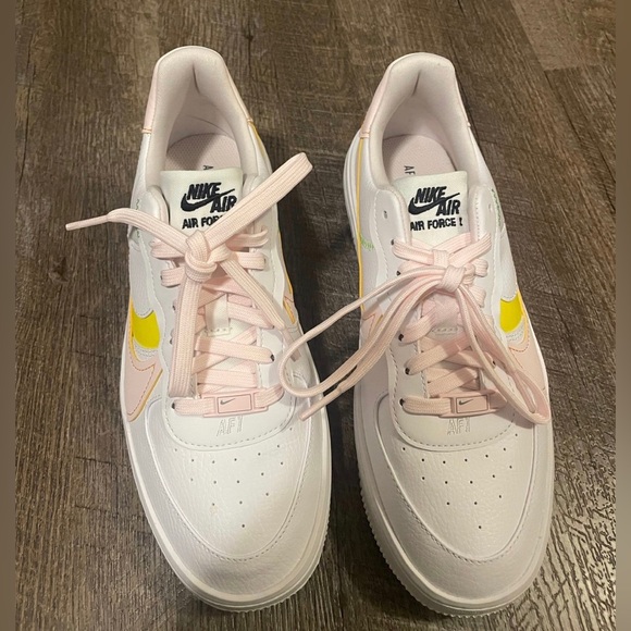 Nike Air Force 1 - Picture 6 of 7